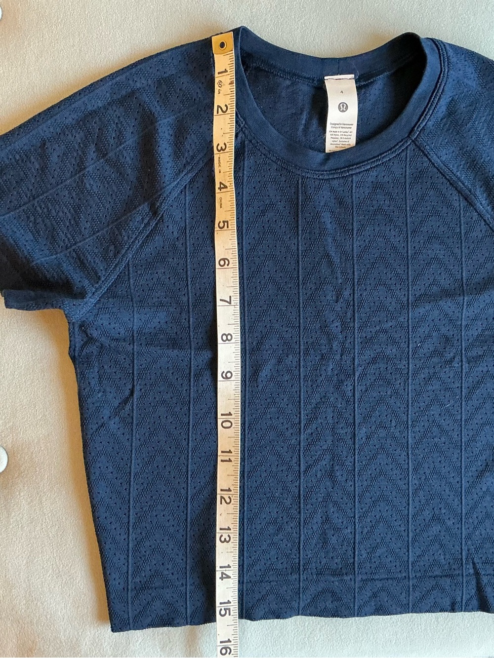 Lululemon Swiftly Pointelle Cropped Shirt Size 4 Herringbone Dot Club Blue EUC - Picture 3 of 4